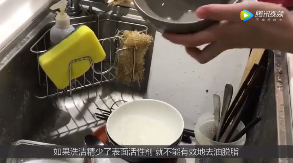 長(zhǎng)期吃用洗潔精洗過的碗筷，會(huì)影響身體健康嗎？聽聽專家怎么分析！(視頻)