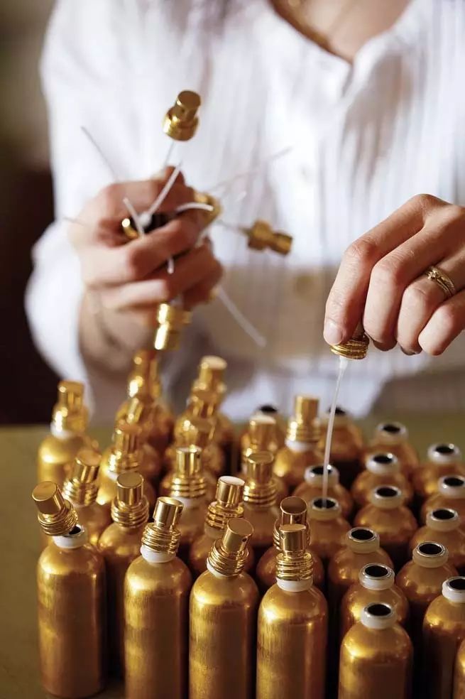 法國(guó)人有多愛(ài)用香水？拿破侖一天能用7瓶